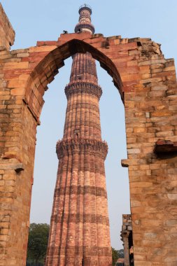 Kutub Minar, Yeni Delhi, Hindistan 'da Kutub Minar ve Kutup Minar olarak da bilinir.