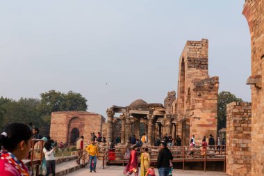 Kutub Minar, Yeni Delhi, Hindistan 'da Kutub Minar ve Kutup Minar olarak da bilinir.