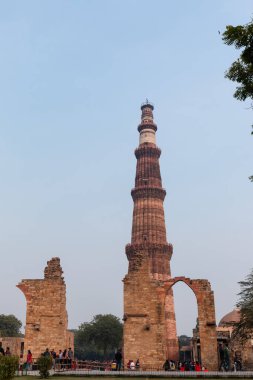Kutub Minar, Yeni Delhi, Hindistan 'da Kutub Minar ve Kutup Minar olarak da bilinir.