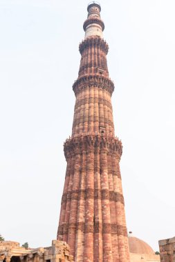 Kutub Minar, Yeni Delhi, Hindistan 'da Kutub Minar ve Kutup Minar olarak da bilinir.