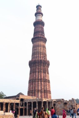 Kutub Minar, Yeni Delhi, Hindistan 'da Kutub Minar ve Kutup Minar olarak da bilinir.