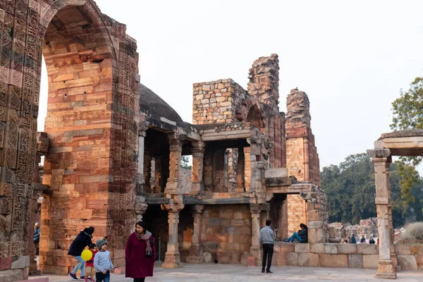 Kutub Minar, Yeni Delhi, Hindistan 'da Kutub Minar ve Kutup Minar olarak da bilinir.