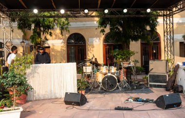 NEW DELHI, INDIA, FEBRUARY 2020: Sahne eğlencesinde bir müzik grubu