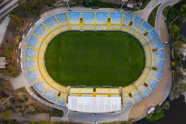チリのヴィナ Vina Del Mar にある小さなサッカースタジアムの中央撮影 — ストック写真