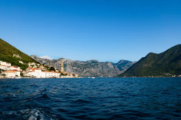 Perast. Tekne gezisi. Deniz manzarası. Karadağ. Kotor Körfezi