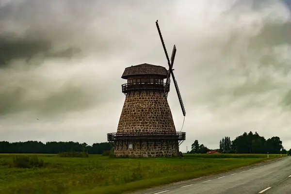 Pechora-Tartu Yolu. Değirmen. Estonya. 