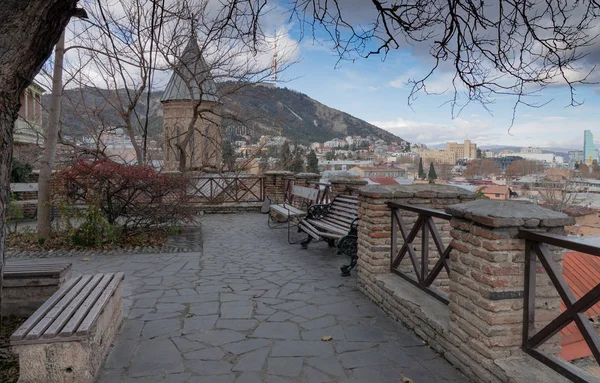 Narikala kilisesinin gözlem güvertesinden görünüşü. Kış Tiflis. Georgia.