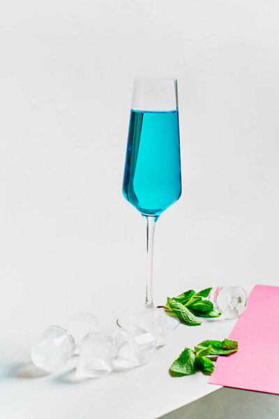 cocktail based on sparkling wine