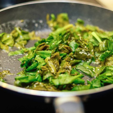 kremalı ıspanak yahnisi. 