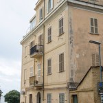 Fachada del antiguo edificio europeo, Anzio, Italia