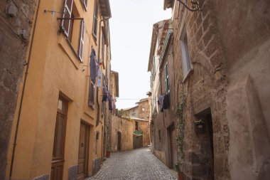 Orvieto, Roma banliyösünde, İtalya binalar arasında güneş ışığı