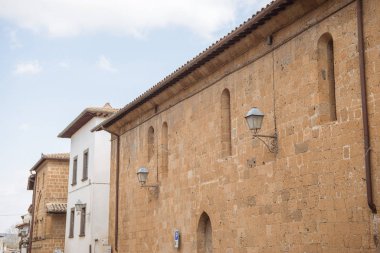 Orvieto, Roma banliyösünde, İtalya binalar arasında güneş ışığı