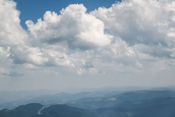 Hermosa Vista Los Picos Montaña Nubes — Foto de stock gratis