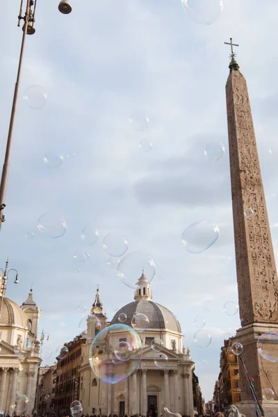 Obelisk Piazza Del Popolo Národy Náměstí Mýdlové Bubliny Římě Itálie — Stock fotografie zdarma