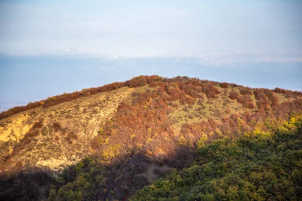 Vista Panorámica Las Montañas Paisaje Con Cielo Dramático — Foto de stock gratuita