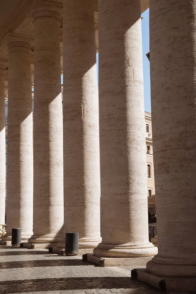 Kolom Dan Pintu Masuk Vatikan Kota Italia — Foto Stok Gratis