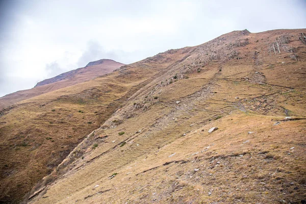 Vista Panorámica Las Montañas Paisaje Con Cielo Dramático — Foto de stock gratuita