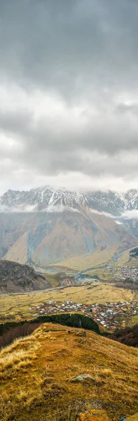 Hermosa Vista Los Picos Montaña Nubes — Foto de stock gratis
