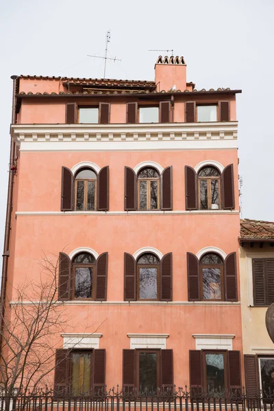 Exteriorul Clădirii Vechi Din Roma Italia — Fotografie de stoc gratuită