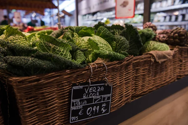 Foto Close Sayuran Segar Yang Dijual Pasar Petani Roma Italia — Foto Stok Gratis