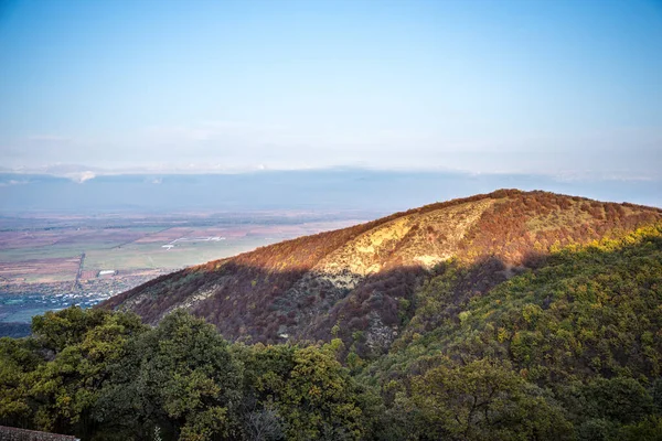 Γραφική Θέα Του Τοπίου Βουνά Δραματικό Ουρανό — Δωρεάν Φωτογραφία