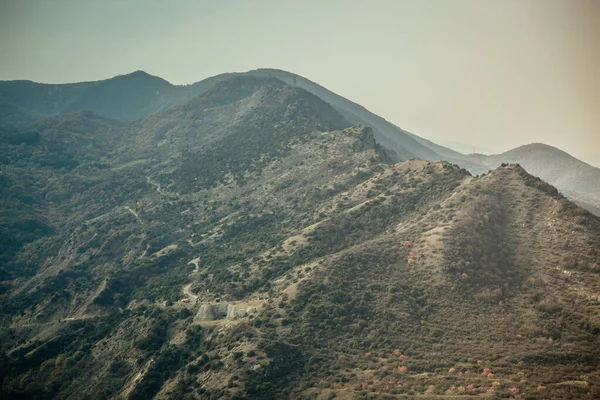 Vista Panorâmica Das Montanhas Paisagem Com Céu Dramático — Fotos gratuitas