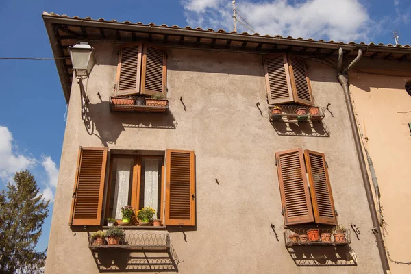 Luz Sol Entre Edifícios Orvieto Subúrbio Roma Italia — Fotografia de Stock Grátis