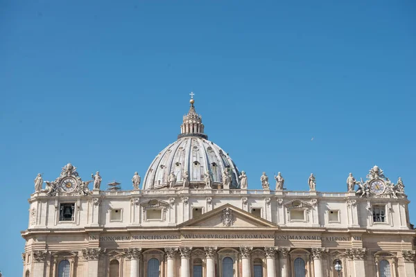 Famous Peter Basilica Vatican Italy — Free Stock Photo