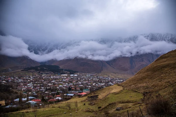 Beautiful Landscape Mountains Village — Free Stock Photo