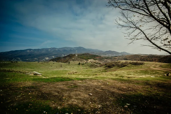 Vista Panorámica Las Montañas Paisaje Con Cielo Dramático — Foto de stock gratuita