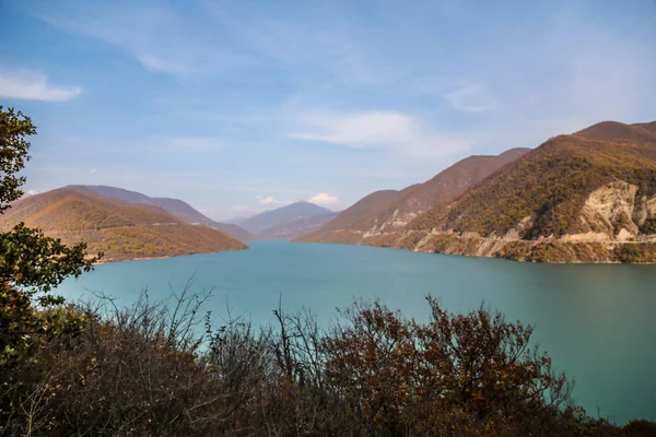 Schöne Landschaft Mit See Und Bergen — kostenloses Stockfoto