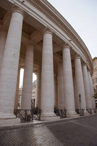 Стовпці Входу Місто Ватикан Італія — Безкоштовне стокове фото
