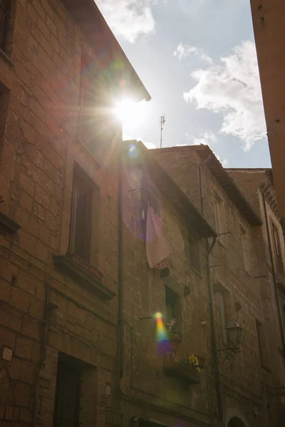 Luz Sol Entre Edifícios Orvieto Subúrbio Roma Italia — Fotografia de Stock Grátis