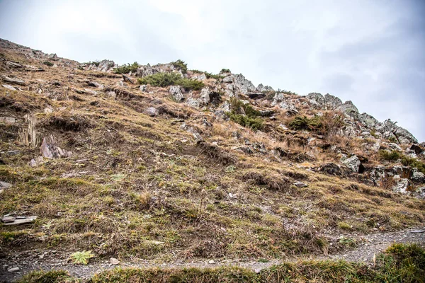 Vista Panorámica Las Montañas Paisaje Con Cielo Dramático — Foto de stock gratuita