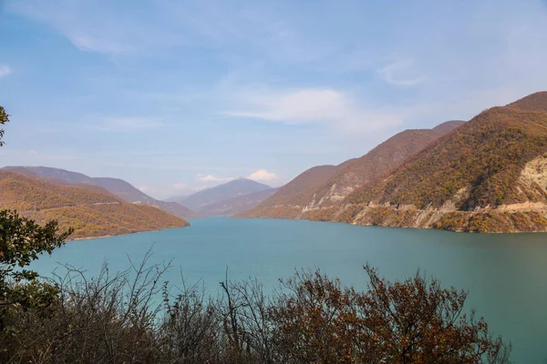 Hermoso Paisaje Con Lago Montañas — Foto de stock gratis