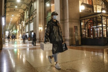 24/02/2020 Milan  - Coronavirus COVID-19 outbreak spreads in Italy. Person with facial mask in Galleria.