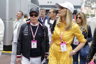 Monte CARLO, Monako - 23RD-26 Mayıs, 2019: 2019 Monako GP. Tommy Hilfiger ve eşi Dee Ocleppo.