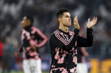 TURIN, İTALYA - 22 EKİM 2019. UEFA CHAMPIONS Liderliği, JUVENTUS karşı LOKOMOTIV MOSCOW 2-1: Cristiano Ronaldo, Portekiz, Juventus, ısınma turu sırasında.