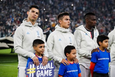 TURIN, İTALYA - 22 EKİM 2019. UEFA CHAMPIONS LeAGUE, JUVENTUS karşı LOKOMOTIV MOSCOW 2-1: Cristiano Ronaldo, Portekiz, Juventus, maç başında.