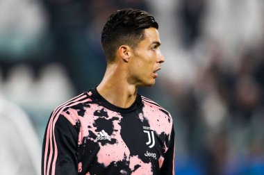 TURIN, İTALYA - 22 EKİM 2019. UEFA CHAMPIONS Liderliği, JUVENTUS karşı LOKOMOTIV MOSCOW 2-1: Cristiano Ronaldo, Portekiz, Juventus, ısınma turu sırasında.