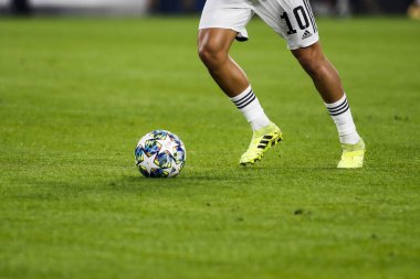 TURIN, İTALYA - 22 EKİM 2019. UEFA CHAMPIONS LEAGUE, JUVENTUS karşı LOKOMOTIV MOSCOW 2-1: Paulo Dybala, Arjantin, Juventus, ısınma turu sırasında.