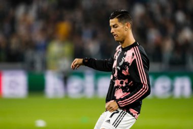 TURIN, İTALYA - 22 EKİM 2019. UEFA CHAMPIONS Liderliği, JUVENTUS LOKOMOTIV MOSCOW 2-1: Cristiano Ronaldo, Juventus, ısınma turları sırasında.