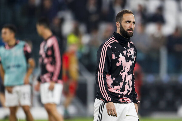 ТУРИН, 22 октября. Чемпионы УЕФА ЛИГЕ, Ювентус против Локомотива 2-1: Гонсало Игуайн, Аргентина, Ювентус, во время разминки
.