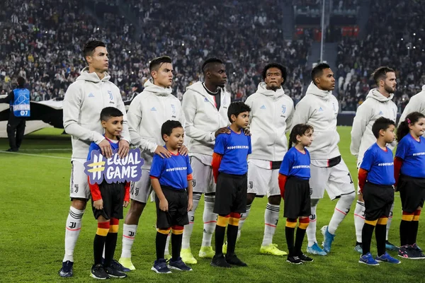 TURIN, İTALYA - 22 EKİM 2019. UEFA CHAMPIONS LeAGUE, JUVENTUS karşı LOKOMOTIV MOSCOW 2-1: Cristiano Ronaldo, Portekiz, Juventus, maç başında.