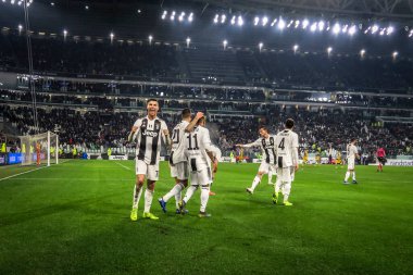 Torino, tam olarak. 02 / 02 / 2019. Serie A İtalya Futbol Şampiyonası. Juventus Parma 'ya karşı 3-3, Cristiano Ronaldo ve Juventus' un takım arkadaşları golü kutluyorlar..