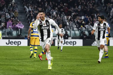 Torino, tam olarak. 02 / 02 / 2019. Serie A İtalya Futbol Şampiyonası. Juventus, Parma 'ya karşı 3-3, Cristiano Ronaldo, Portekiz, Juventus golü atıyor ve kutluyor..