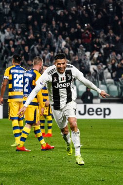 Torino, tam olarak. 02 / 02 / 2019. Serie A İtalya Futbol Şampiyonası. Juventus, Parma 'ya karşı 3-3, Cristiano Ronaldo, Portekiz, Juventus golü atıyor ve kutluyor..