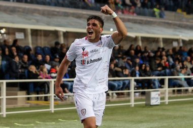Bergamo, İtalya. 03 Kasım 2019. Campionato Italiano Serie A, Atalanta-Cagliari 0-2. Giovanni Simeone, Cagliari, golü kutluyor.