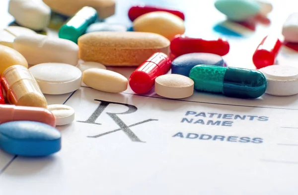 Close up of prescription pills with prescription paper — Stock Photo, Image