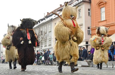 Kurent veya korent Ljubljana, Slovenya olarak bilinen geleneksel figürleriyle shrove Cumartesi günü geleneksel karnaval
